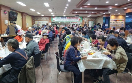 사하구 하단1동, 가정의 달 맞이 '어르신 행복밥상' 행사 개최
