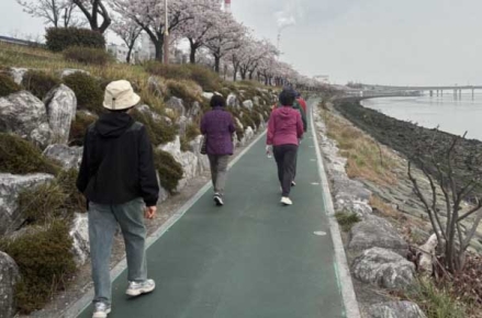 사하구 신평2동, 함께 걷는 하루 5,000보 ‘신평나게 걸어보세’ 2기 추진