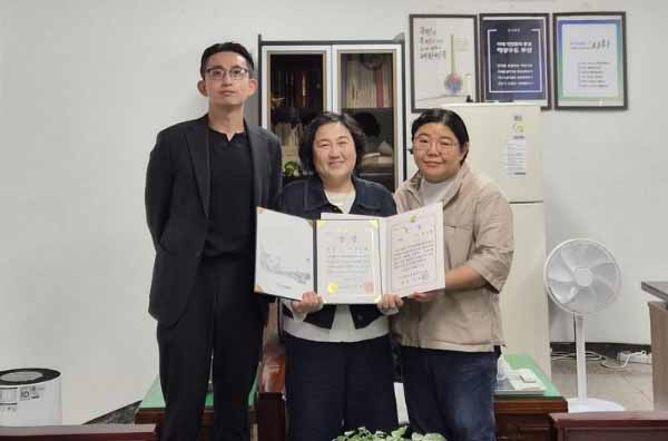 괴정3동 주민자치프로그램 동화구연 수강생, '제16회 색동 실버 동화구연대회' 대상 수상