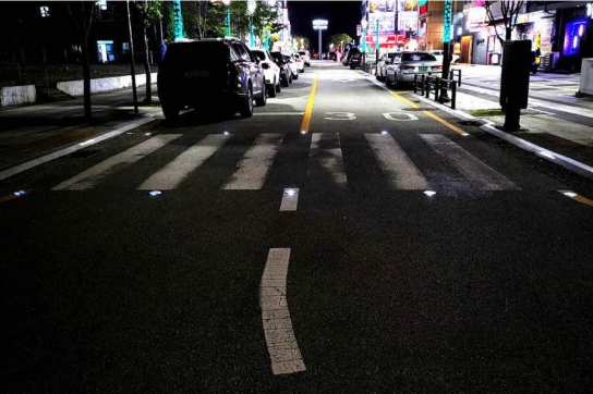 사하구 보행안전 '청신호' 바닥에도 신호등 설치