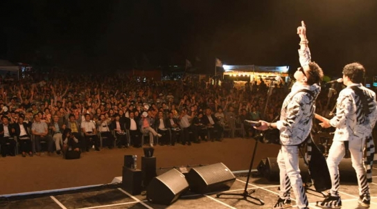 화려한 무대로 준비중인 다대포바다 축제